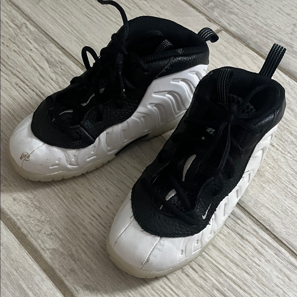 Black & White Jordans size 10c